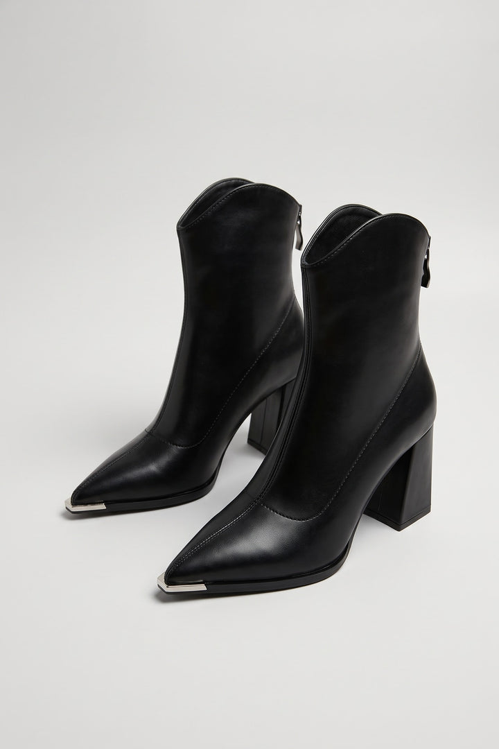 Bottes à talon bout métallique noir, vue de face