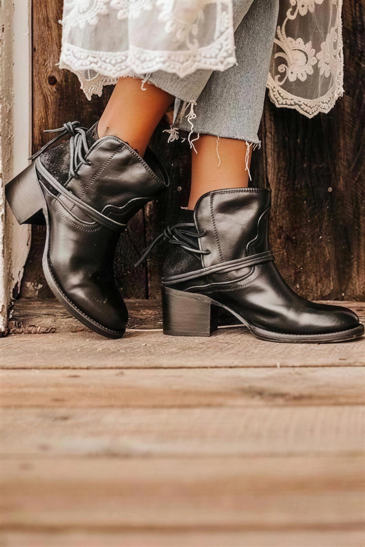 Bottines à talon lacets enroulés noir, vue de face