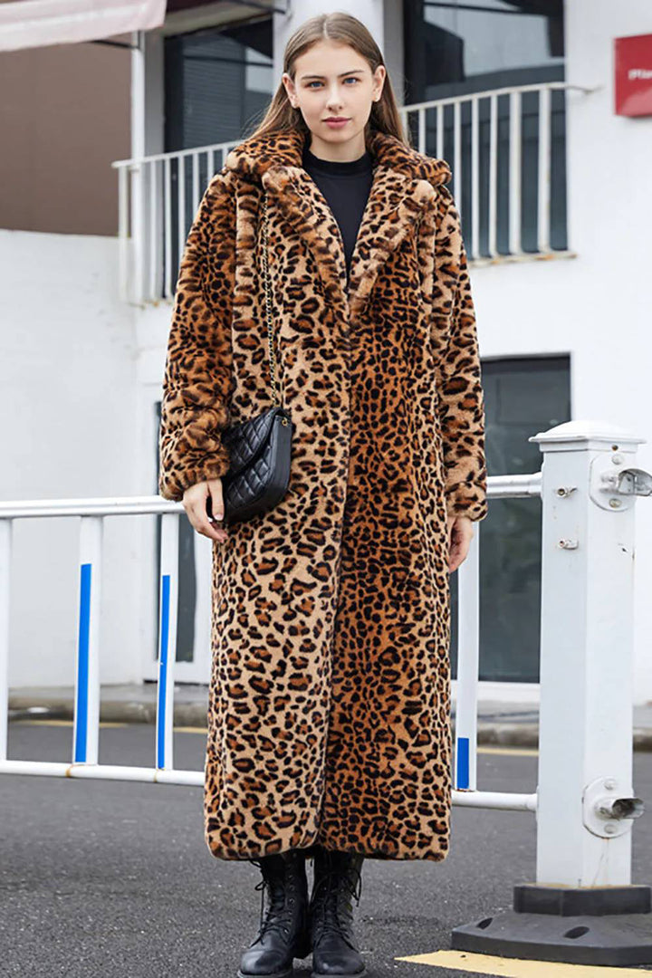 Manteau long fausse fourrure léopard, vue de face