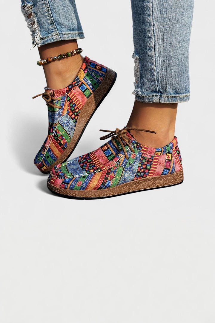 Baskets imprimé ethnique bout mocassin multicolore, vue de face