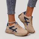 Beige et bleu marine