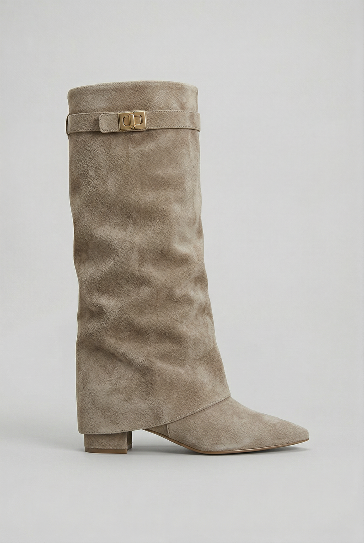 Bottes hautes à revers fermoir doré taupe effet daim, vue de profil