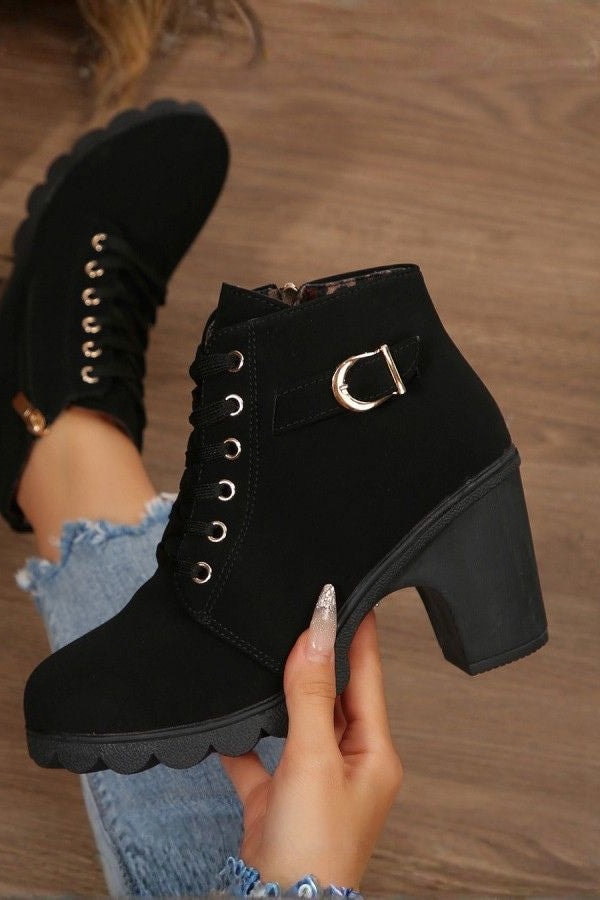 Bottines à lacets doublure léopard noir, vue de profil