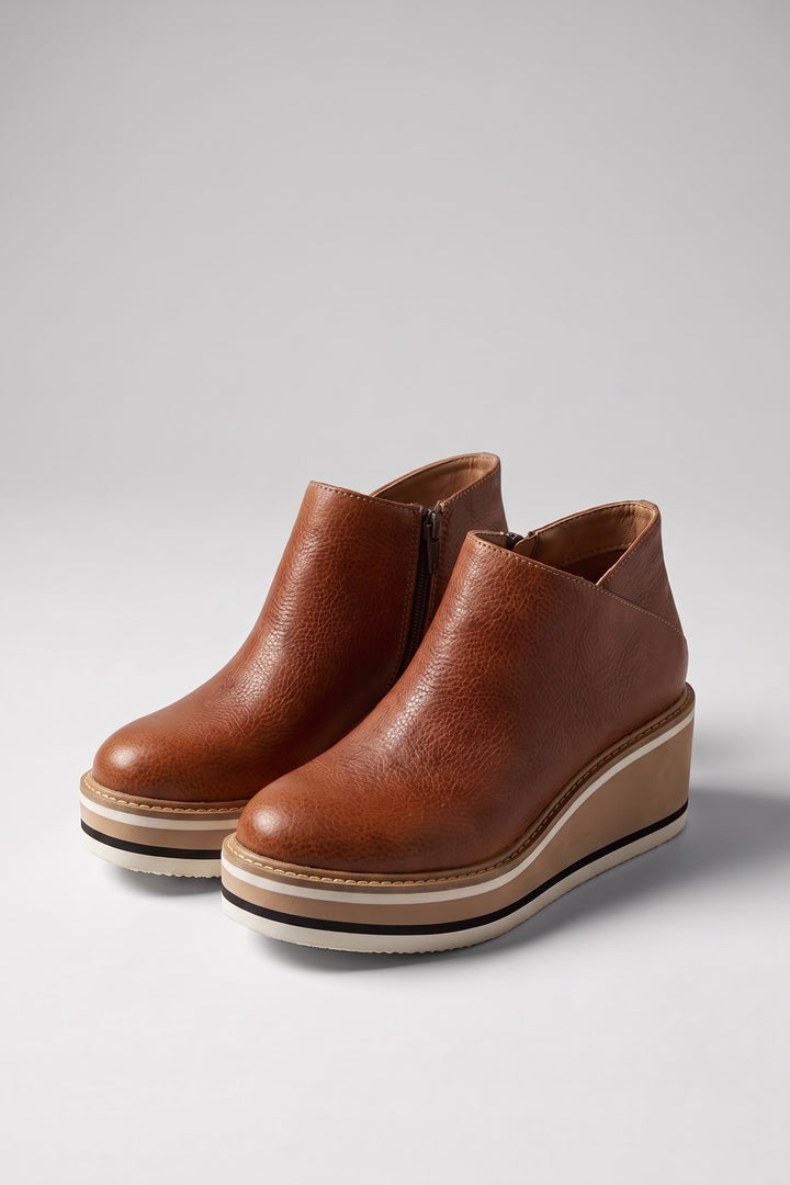 Bottines compensées semelle rayée cognac, vue de face