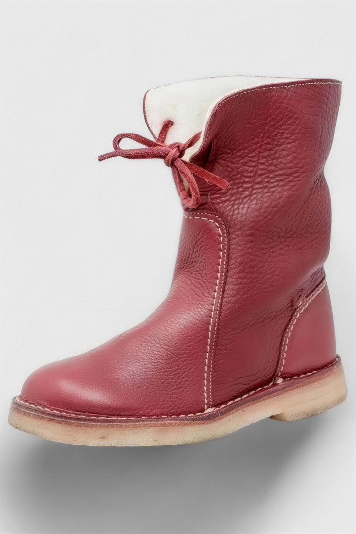 Bottines fourrées lacet noué rouge, vue de face