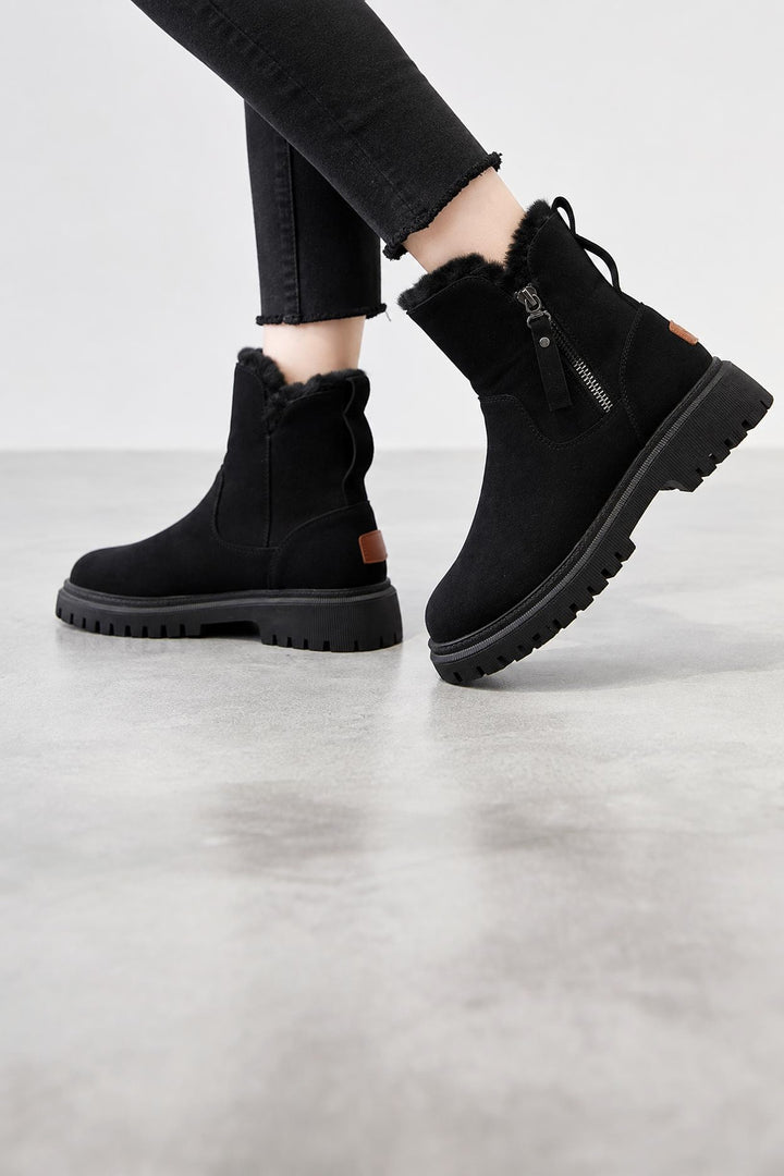 Bottines fourrées semelle crantée noir, vue de face