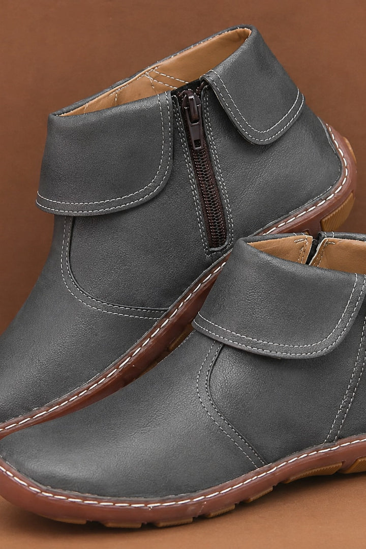 Bottines plates à revers surpiqué gris foncé, vue de face