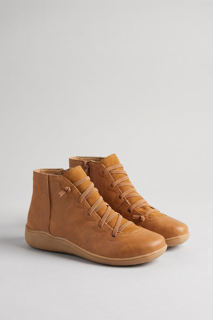 Bottines plates lacets croisés camel, vue de face