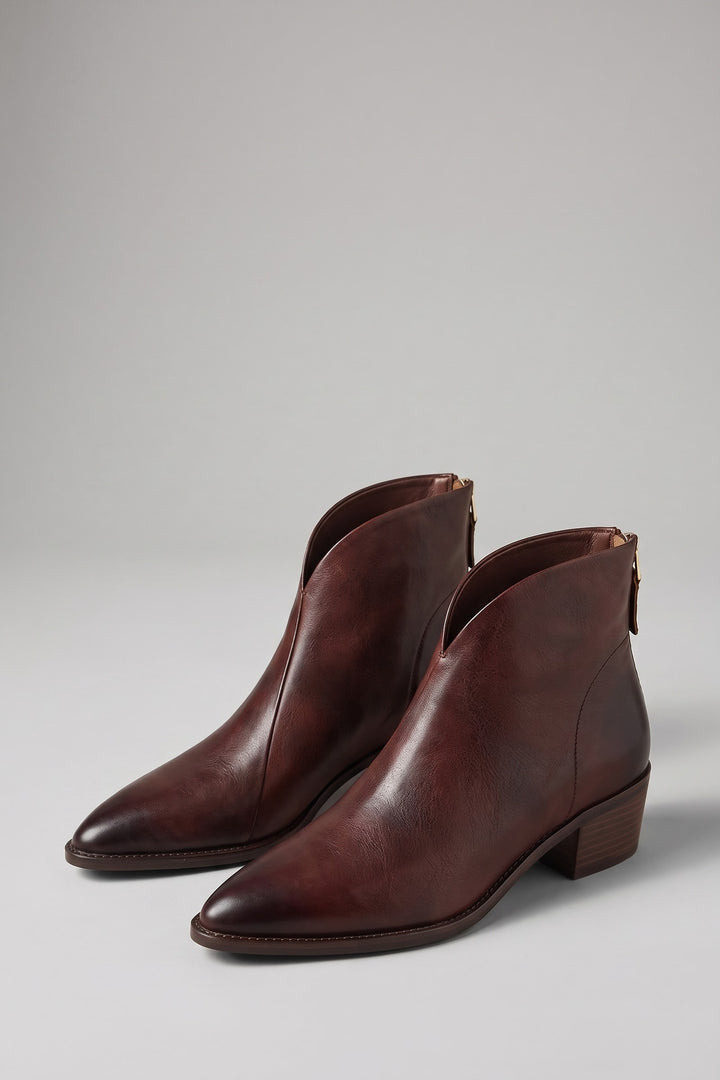 Bottines pointues découpe en V marron, vue de face
