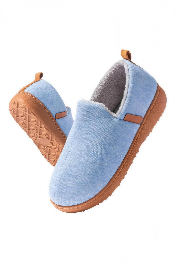 Chaussons semelle à losanges bleu ciel, vue de face