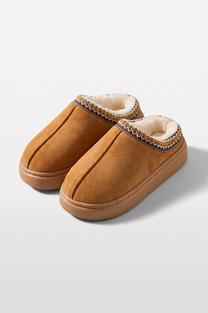 Chaussons fourrés bordure zigzag camel, vue de face