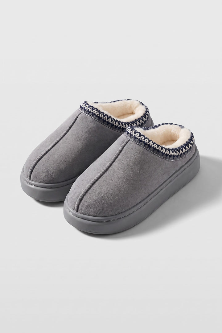 Chaussons fourrés bordure zigzag gris, vue de face
