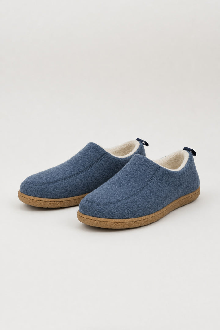 Chaussons fermés doublure contrastée bleu jean, vue de face