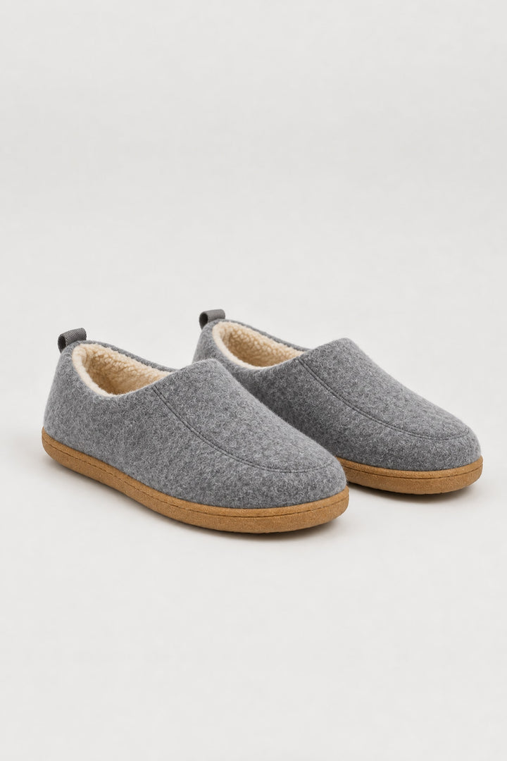 Chaussons fermés doublure contrastée gris, vue de face