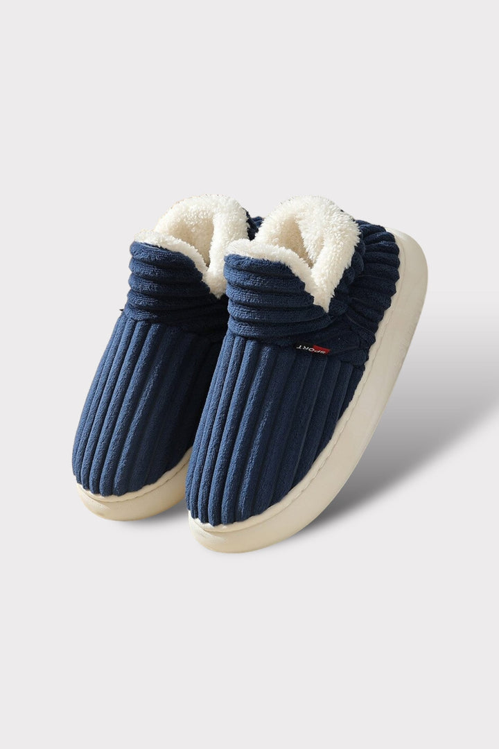 Chaussons montants effet velours côtelé bleu marine, vue de face