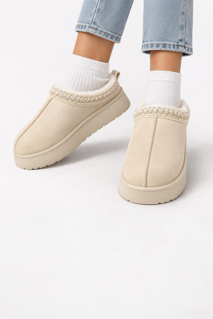 Chaussons plateforme bordure à chevrons beige, vue de face