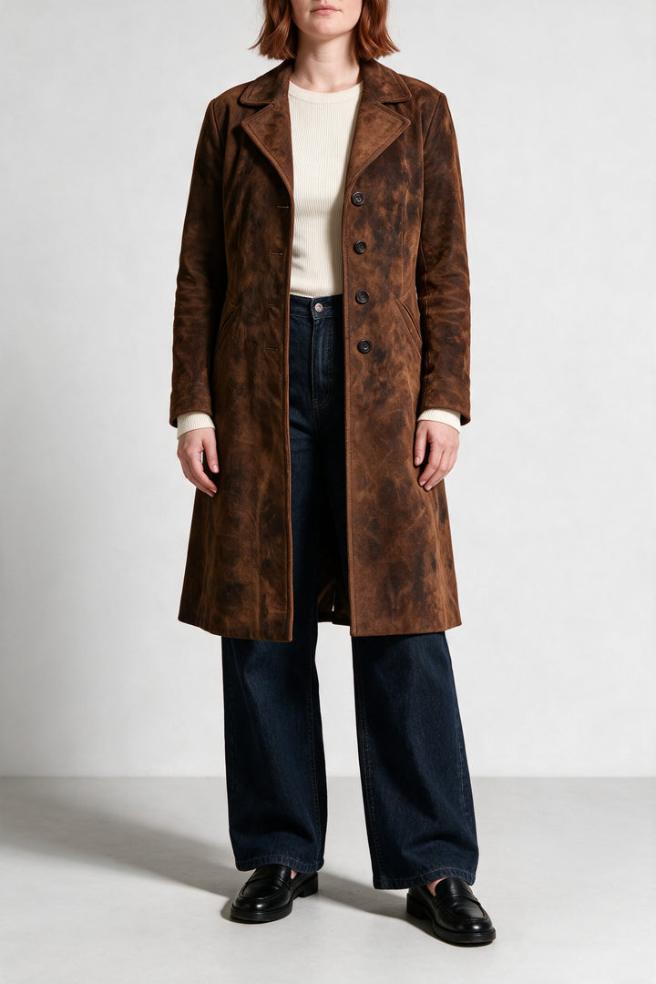 Manteau long effet daim marron, vue de face