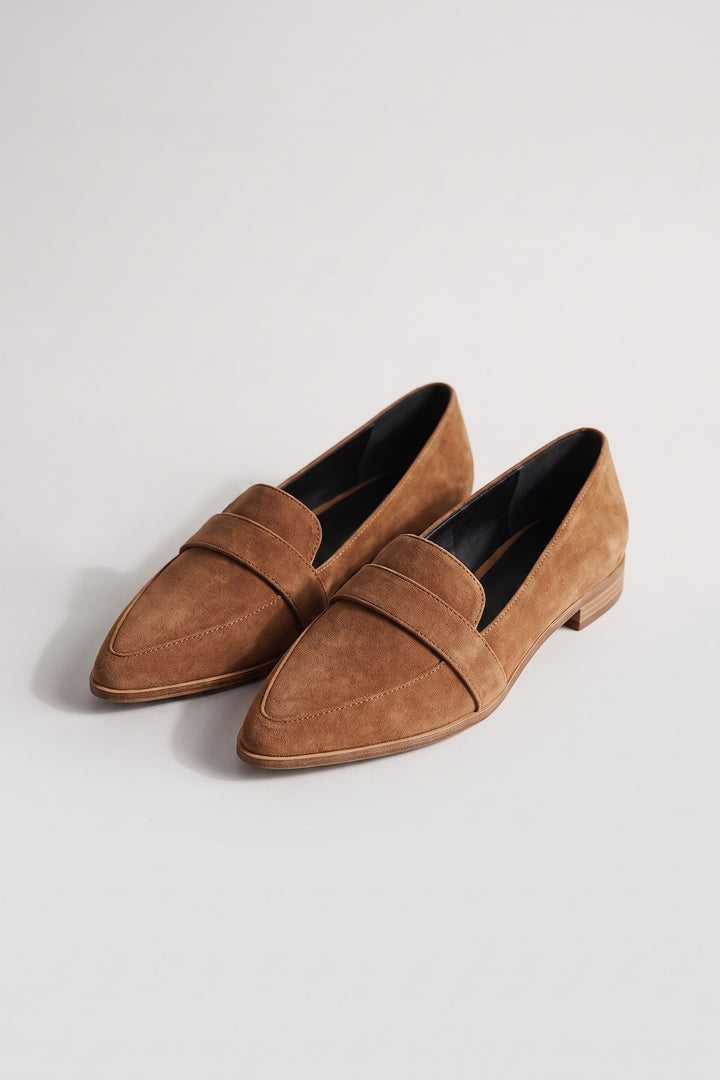 Mocassins pointus effet daim camel, vue de face