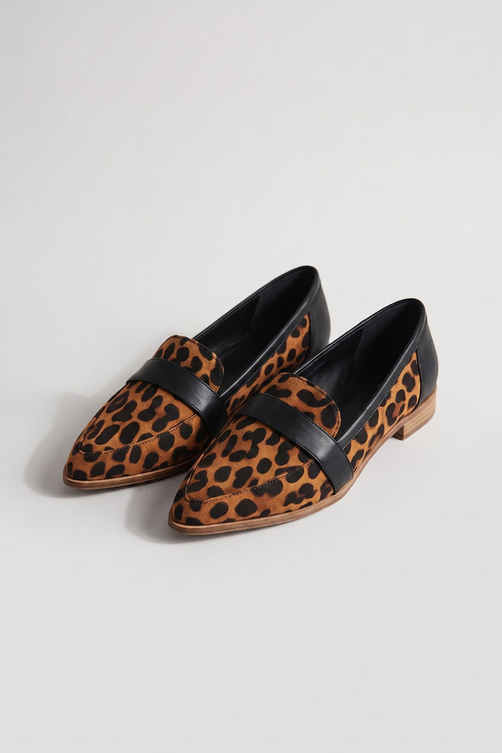 Mocassins pointus effet daim léopard, vue de face