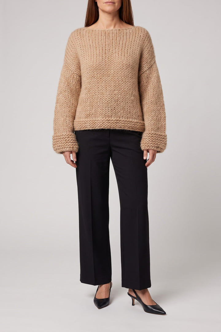 Pull col bateau grosse maille camel, vue de face