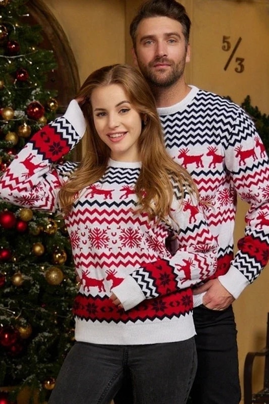 Pull de Noël motif rennes blanc à chevrons, vue de face