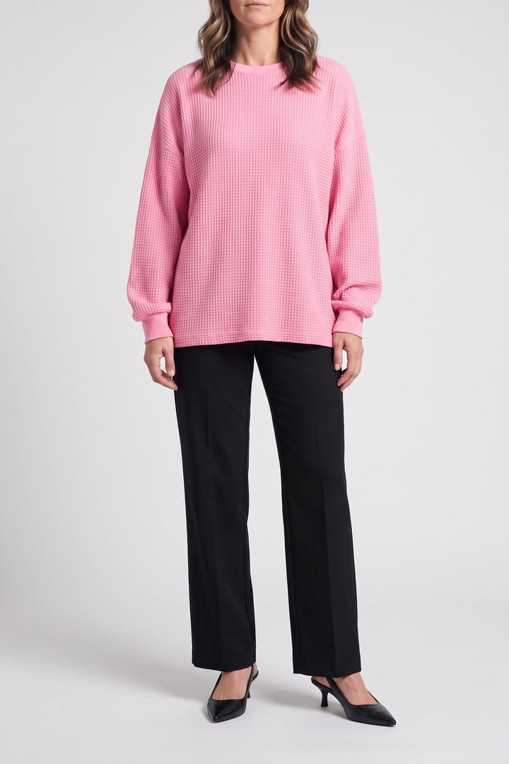 Pull oversize maille gaufrée rose, vue de face