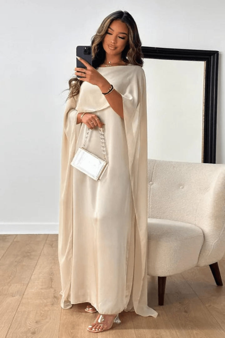 Robe longue satin manches kimono blanc, vue de face