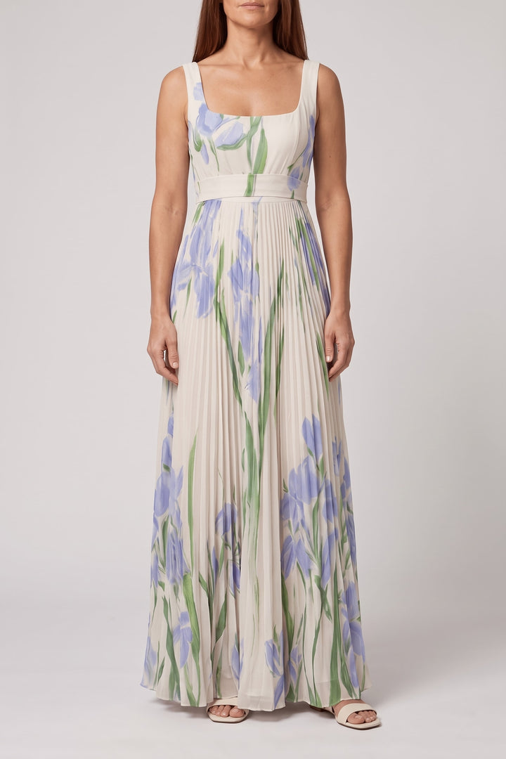Robe longue plissée col carré bleu ciel, vue de face