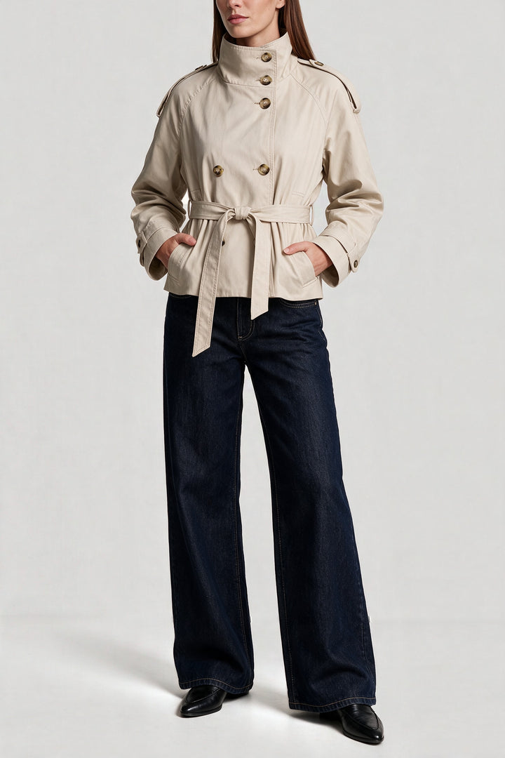 Trench court col montant beige, vue de face