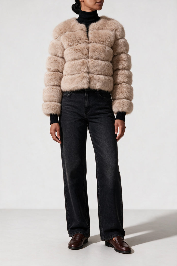 Veste courte fausse fourrure à bandes beige, vue de face